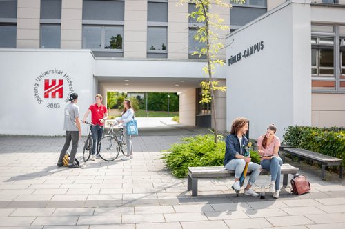 2018_09_18_Uni_Pool_Inside_DKP_HI_472_Buehler-Campus_Studium_Foto Daniel Kunzfeld-bearb.jpg