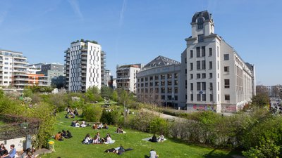 Students outside Grands Moulins campus